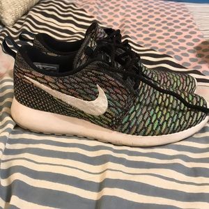 Size 8 lightly worn Nike Roshe